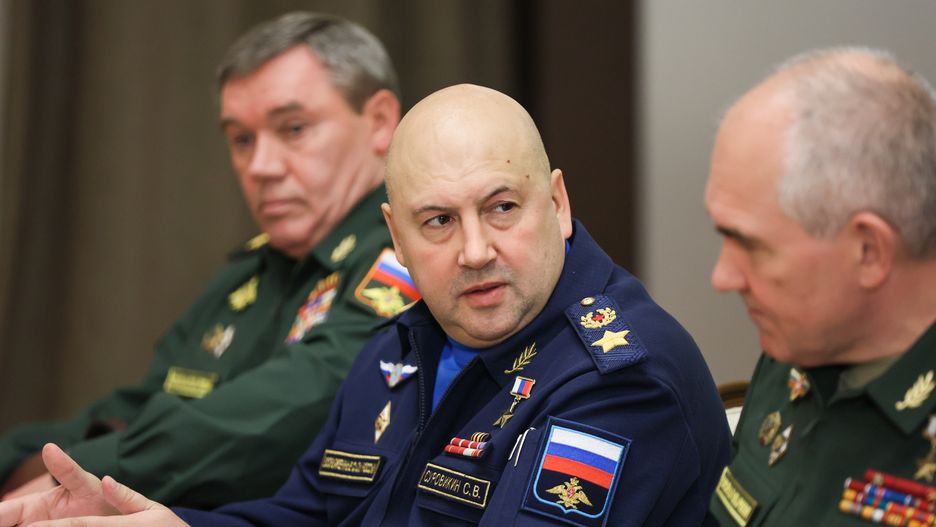 Rosjanie mają dwa wyjścia. "Surowikin nie uczyni cudów"