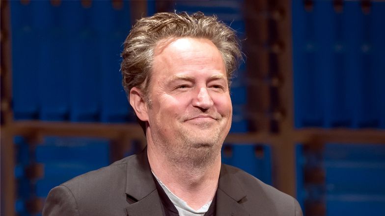 Zmarnowany Matthew Perry promuje odcinek specjalny "Przyjaciół"