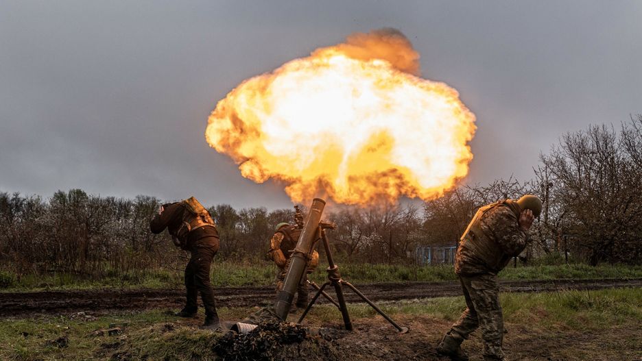 Ukraina - arch 2
DONETSK OBLAST, UKRAINE - APRIL 20: Ukrainian soldiers of the 57th Brigade fire a mortar in the direction of Bakhmut, in Donetsk Oblast, Ukraine on April 20, 2023. Diego Herrera Carcedo / Anadolu Agency/ABACAPRESS.COM
AA/ABACA