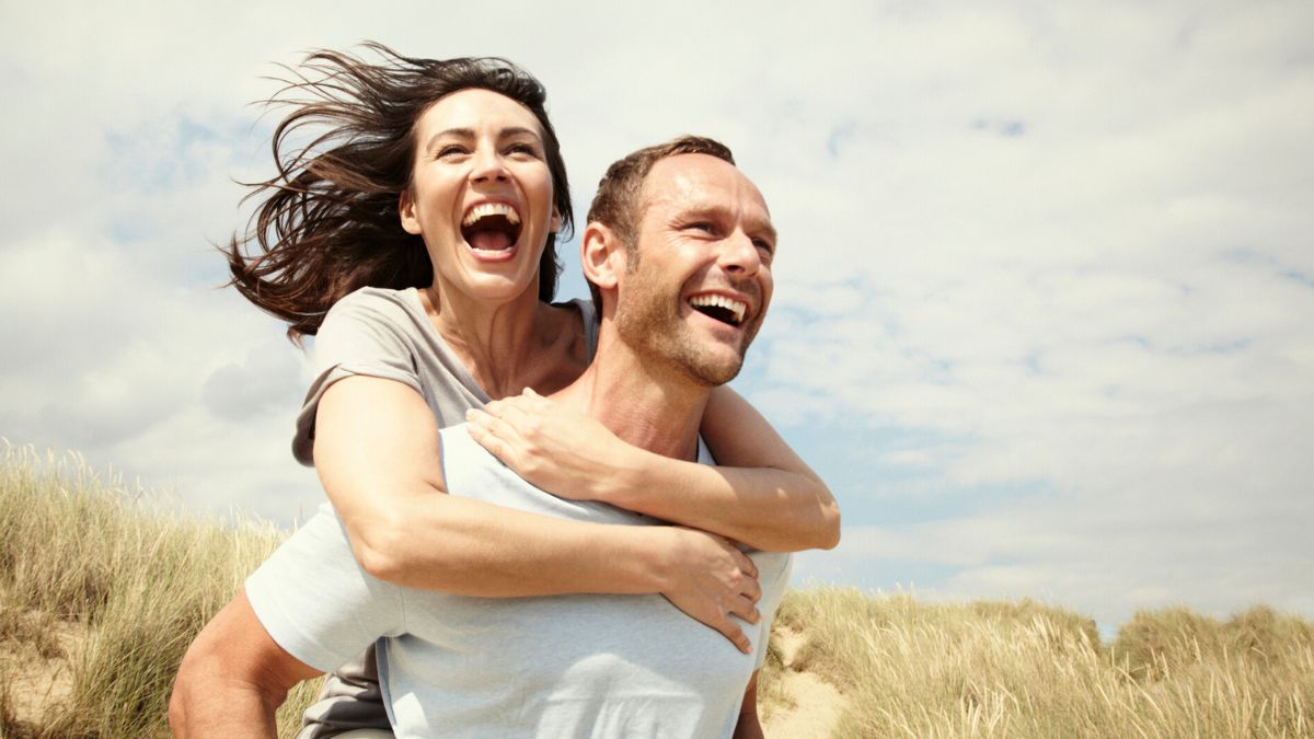 Szczęśliwa para ludzi.