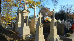 Stalowa Wola: Wszystkich Świętych na cmentarzu parafialnym i wojennym