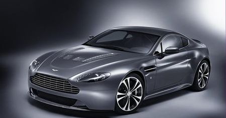 Aston DB9 zginał w stolicy!! (WIDEO)