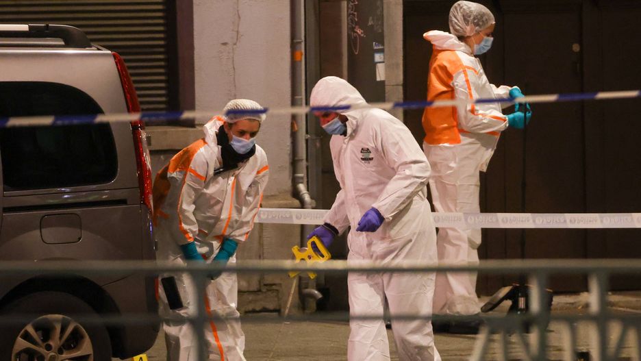 Technicy zabezpieczają ślady na miejscu zdarzenia