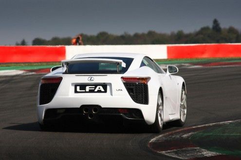 Lexus LFA - test na drodze publicznej [wideo]