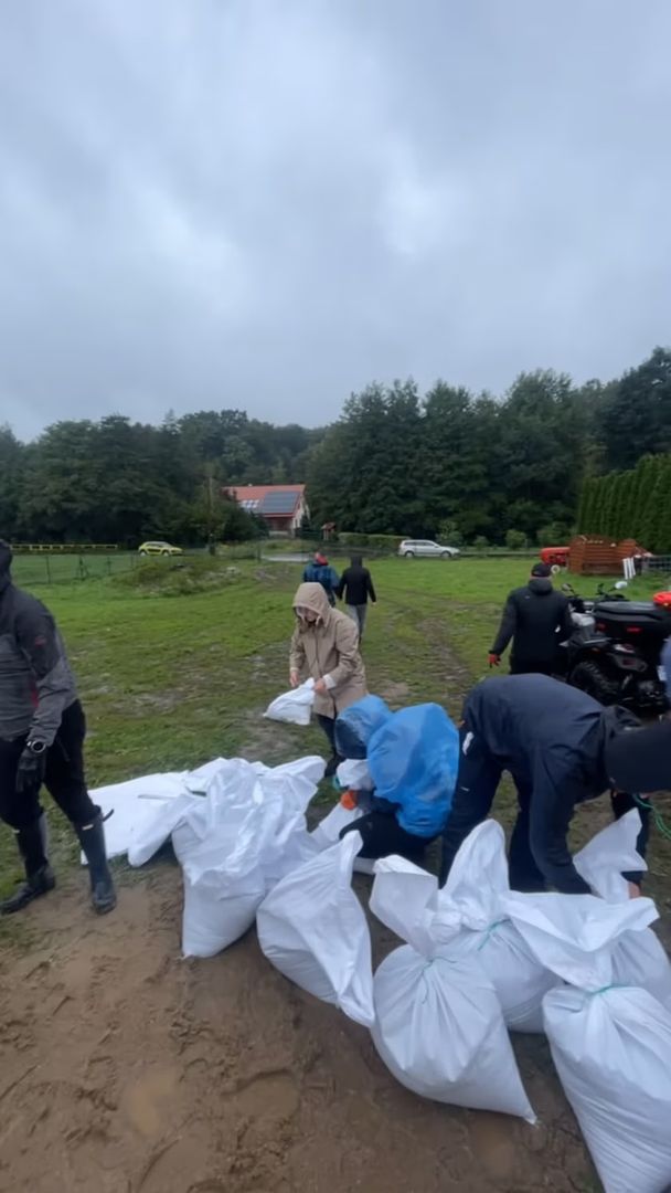 Arkadiusz Piech pokazał pracujących ludzi w Bagieńcu