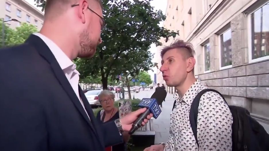 Rozmówca "Wiadomości" to Krzysztof Rydzelewski, aktor i uczestnik rozrywkowych programów TV