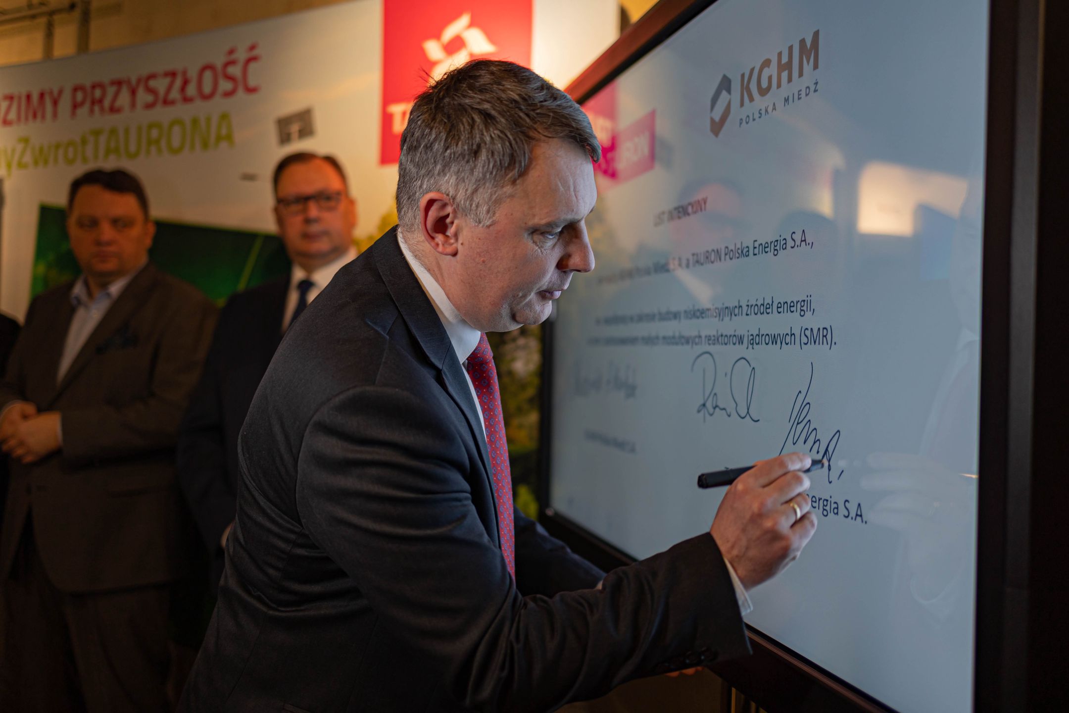 Prezes Tauron podczas podpisania listu intencyjnego o współpracy z KGHM