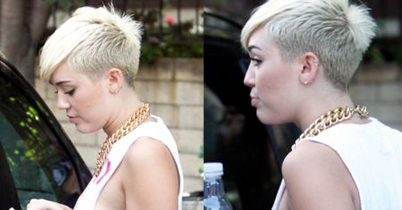 Miley Cyrus też pokazuje piersi...