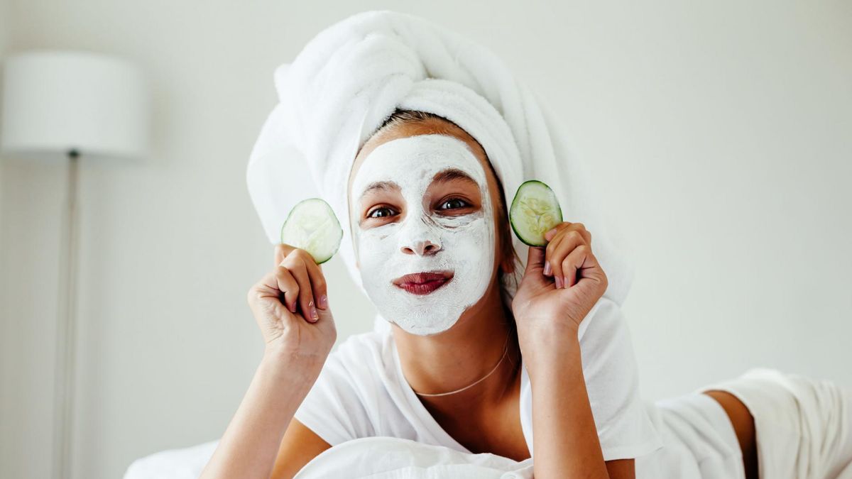 Domowe maseczki na trądzik redukują zmiany skórne i poprawiają wygląd cery.