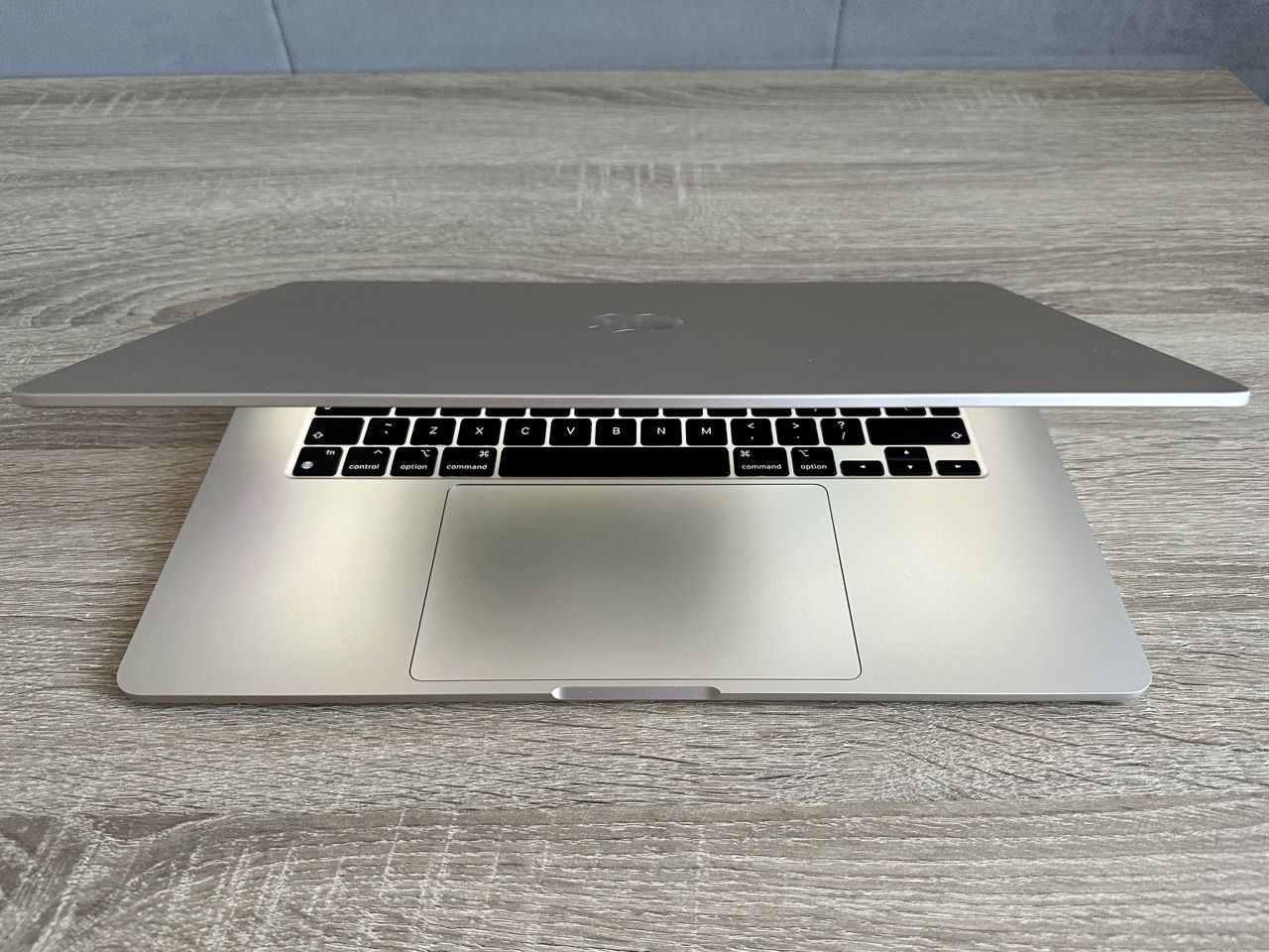 15-calowy MacBook Air pokrywa