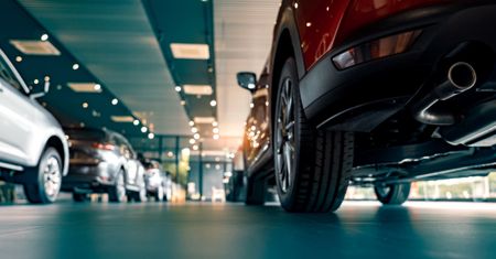 Polacy wciąż stawiają na niemiecką motoryzację i silniki spalinowe - raport OTOMOT