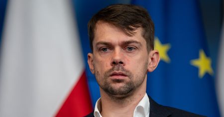 "Bezpodstawna reakcja". Wiceszef MSWiA poucza Kołodziejczaka