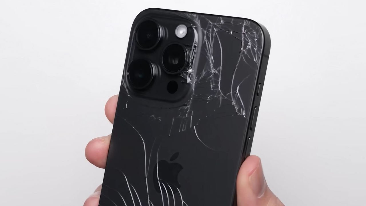 2:0 dla aluminium. Tytanowy iPhone 15 Pro dostaje baty w testach wytrzymałościowych