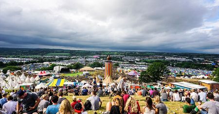 Sprzątali teren festiwalu. Nagle dokonali makabrycznego odkrycia