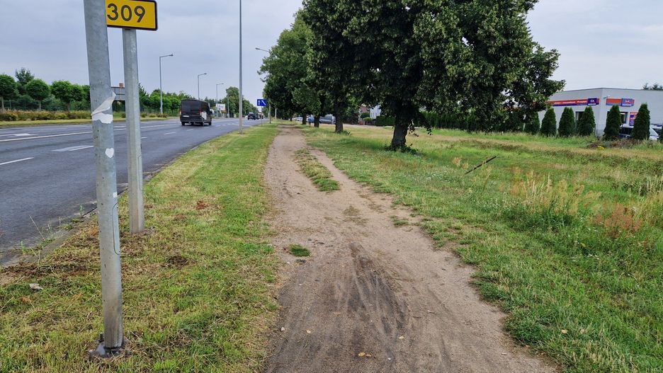 W Lesznie powstają kolejne ścieżki pieszo-rowerowe