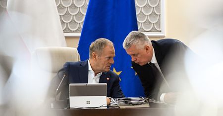 Tusk dostał informacje od Siemoniaka. "Czas na deportację"