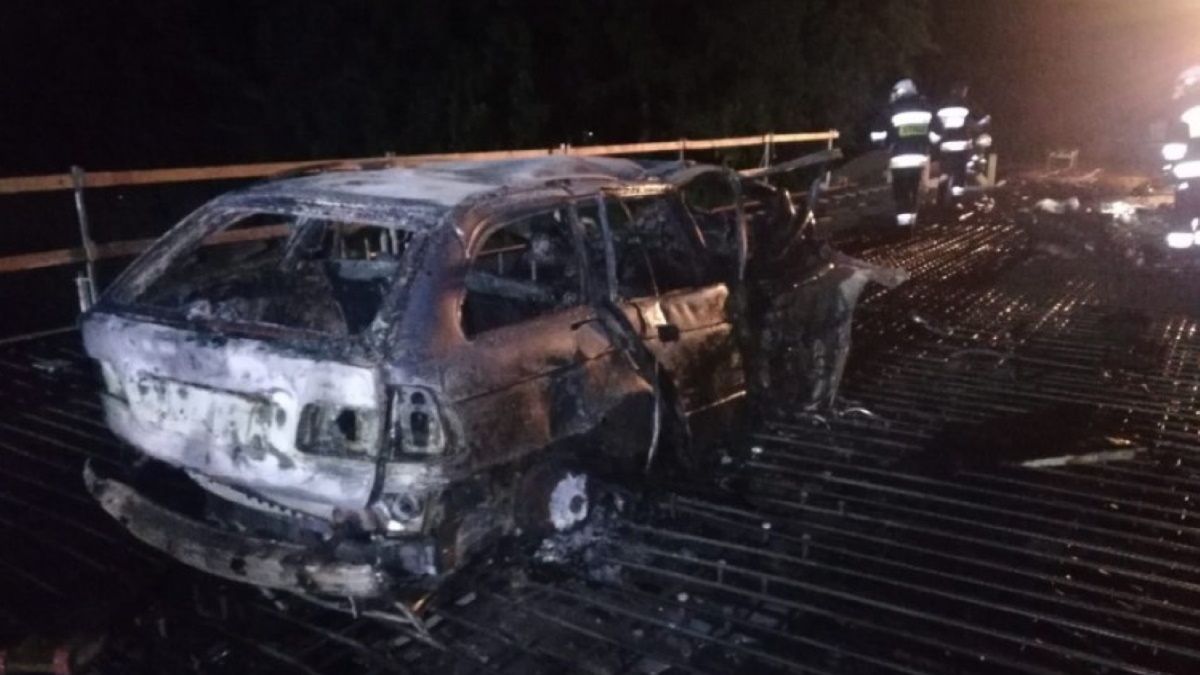 Uderzenie było tak silne, że BMW zaczęło się palić