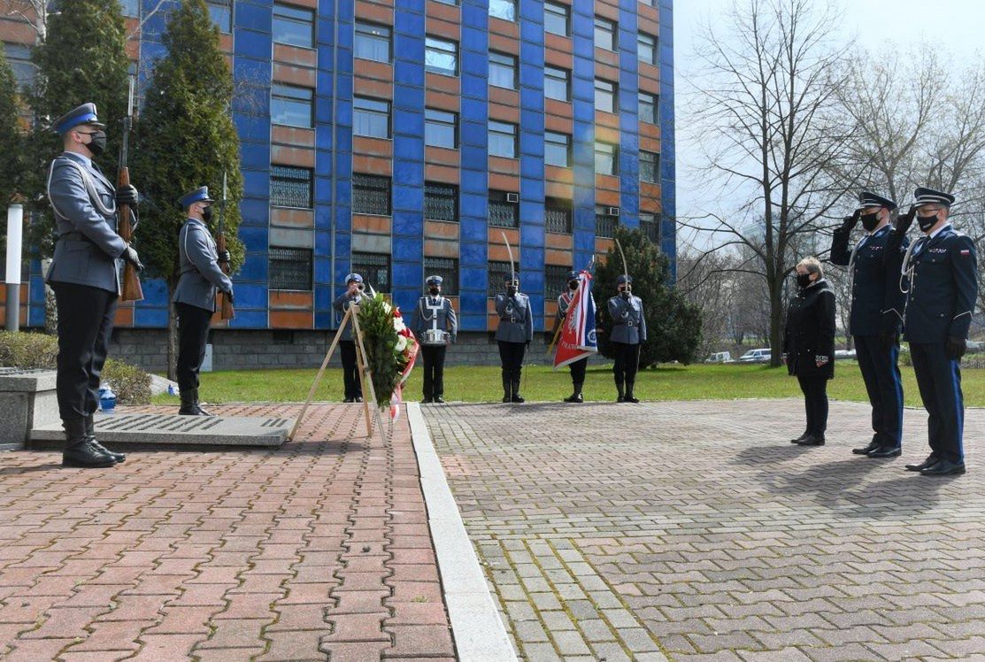 Śląskie. Przedstawiciele rodzin ofiar i śląskiej policji oddali w Katowicach hołd tysiącom polskich policjantów zamordowanych przez NKWD w 1940 roku.