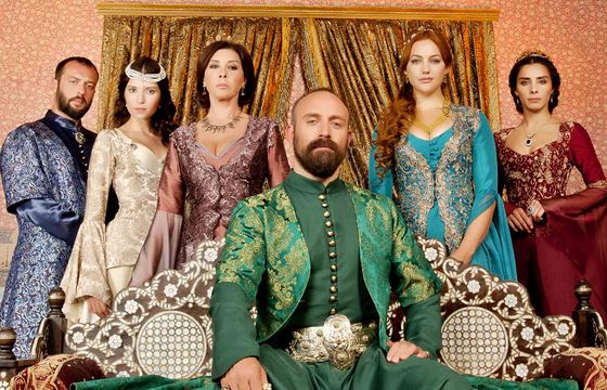 „Wspaniałe stulecie” hitem TVP1. Serial śledzi 2 mln widzów