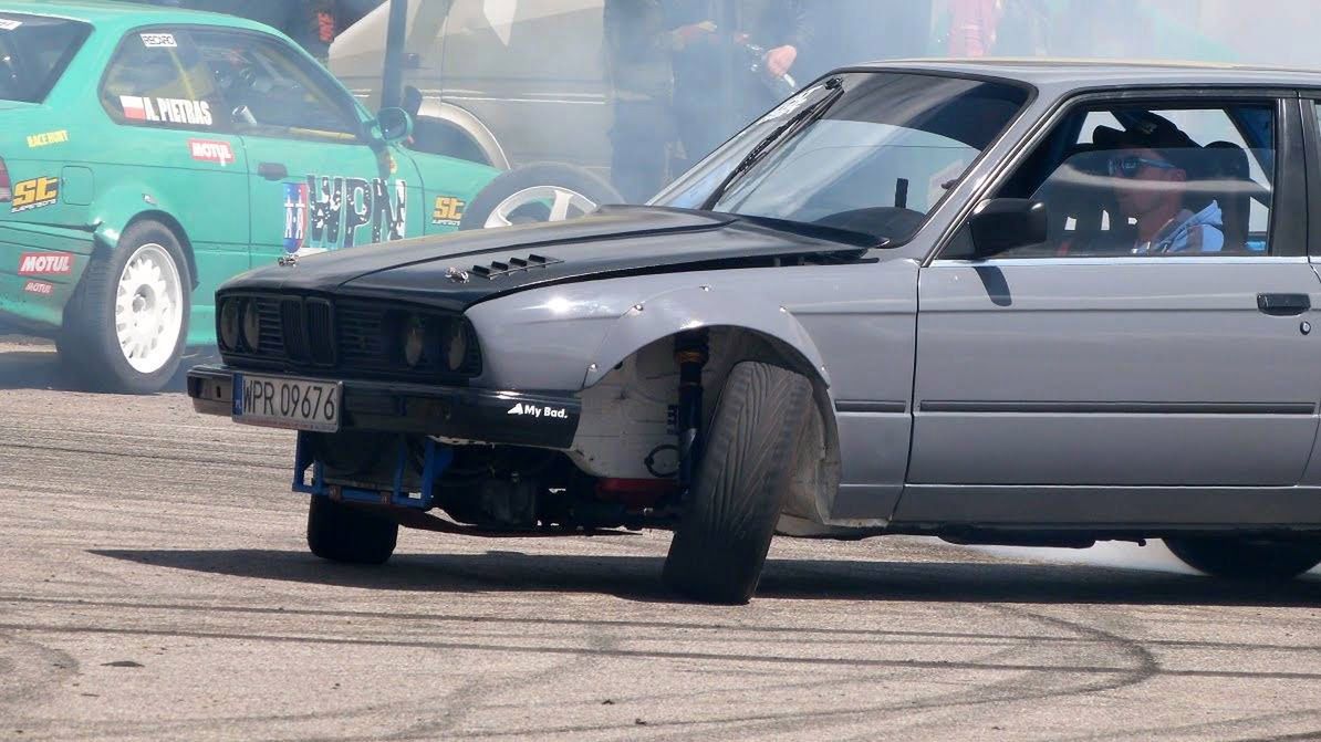 Kilkanaście lat temu tak imponujący skręt w BMW zachwycił kolegów Kamila. Jego zdaniem konstrukcja prosta, ale musiał to udowodnić tworząc własną.