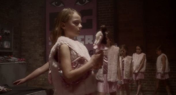 GoldieBox walczy ze stereotypem Barbie w reklamie à la „1984” Apple’a (wiedeo)