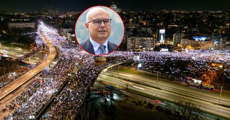 Studenci obalają premiera. Vuczević podał się do dymisji