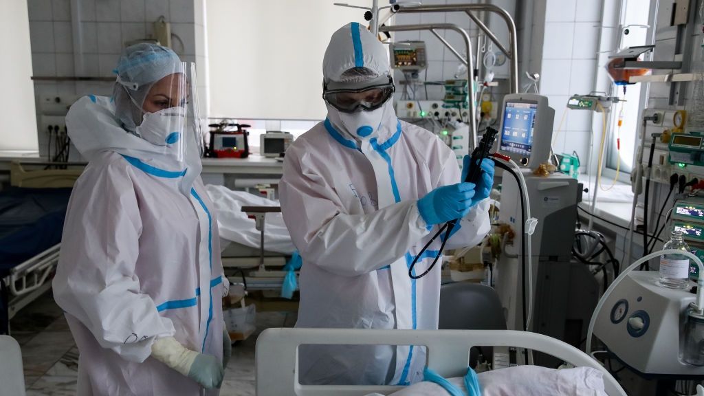 Koronawirus może uszkadzać mózg