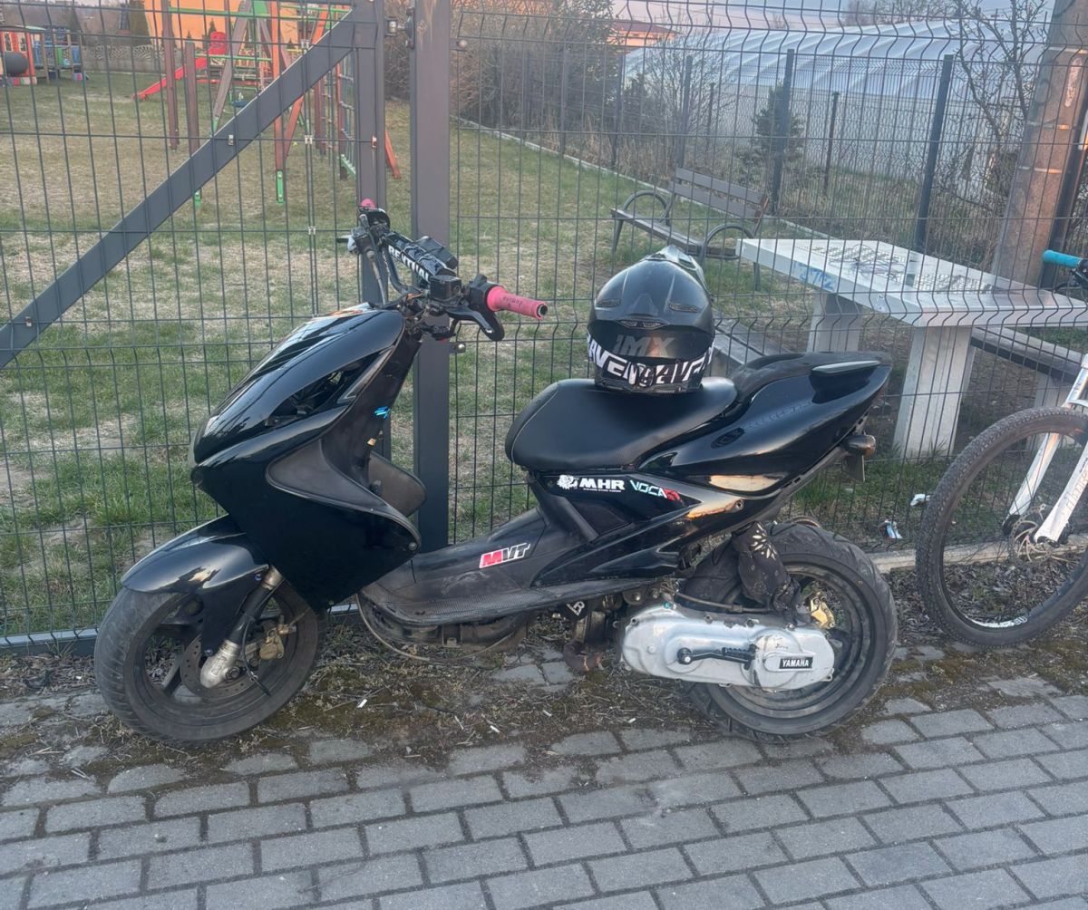 14-latek jechał skuterem na jednym kole. Stracił prawo jazdy na 3 miesiące