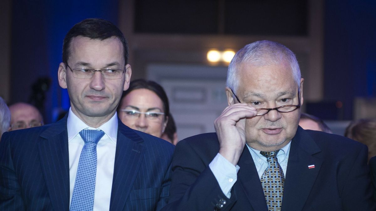 Ile można zyskać na wakacjach kredytowych? Na zdjęciu: premier Mateusz Morawiecki (z lewej) i prezes NBP Adam Glapiński (z prawej)