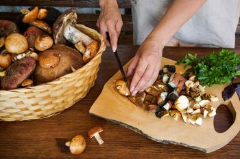 600 zł/kg. Służby tropią handel tymi grzybami. Kary są ogromne