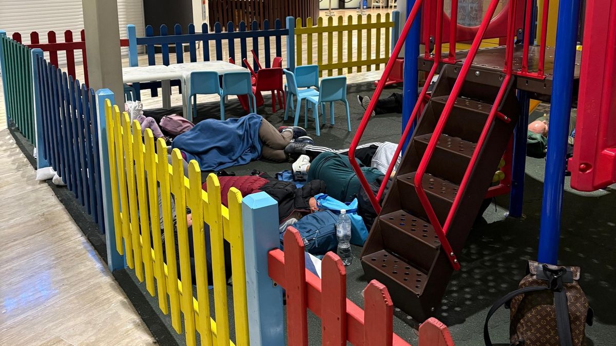 Podróżni musieli spędzić noc na lotnisku na Dominikanie 