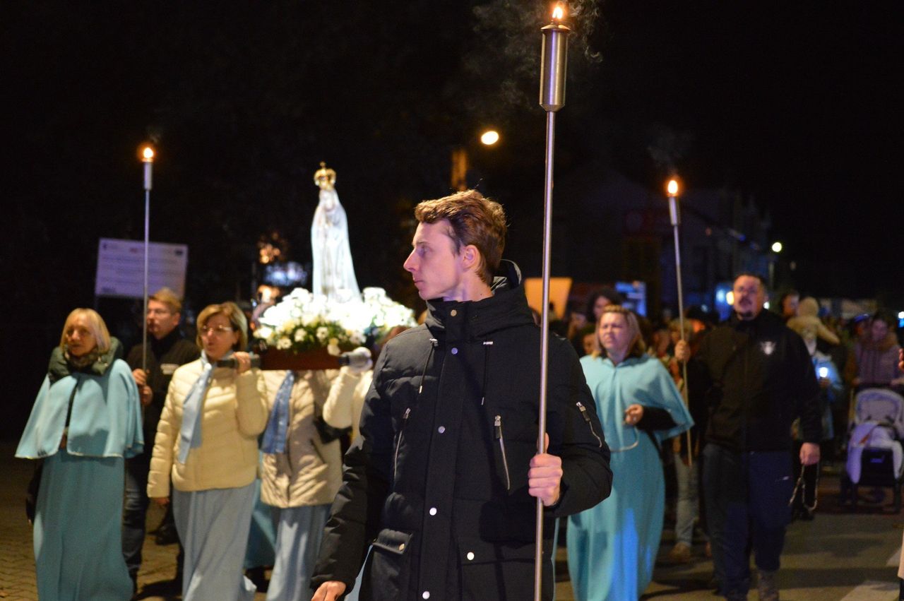 Bełchatów: Różaniec Fatimski w ramach XXI Bełchatowskich Dni Papieskich