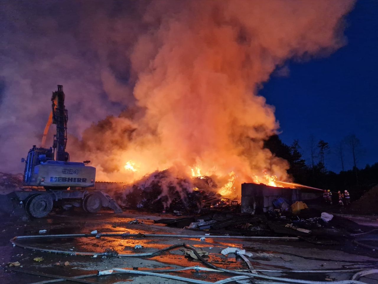 Pożar składowiska pod Otwockiem. Apel o zamykanie okien w domach