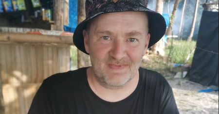Niemiecki bezdomny żyje jak król. Tak zbiera na wakacje w tropikach