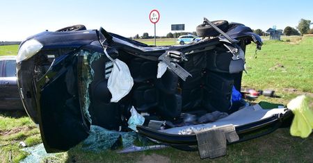 Poważny wypadek na DK63. Trzy osoby w szpitalu