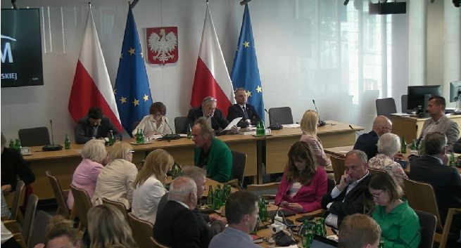 Gorący spór w Sejmie o tantiemy. Jak posłowie zmienią prawo autorskie?