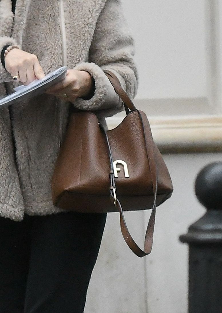 Grażyna Torbicka na stacji benzynowej