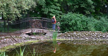 Miasto bierze się za zaniedbane stawy w Ogrodzie Saskim. Problemy już na samym początku