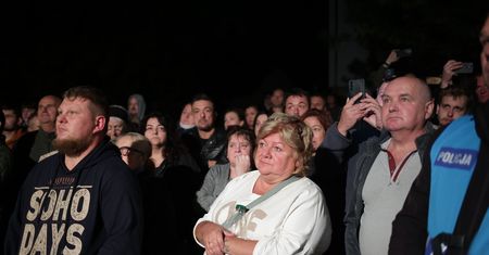 "Czysta zazdrość". Eskortowali biskupa. Parafianie zabrali głos