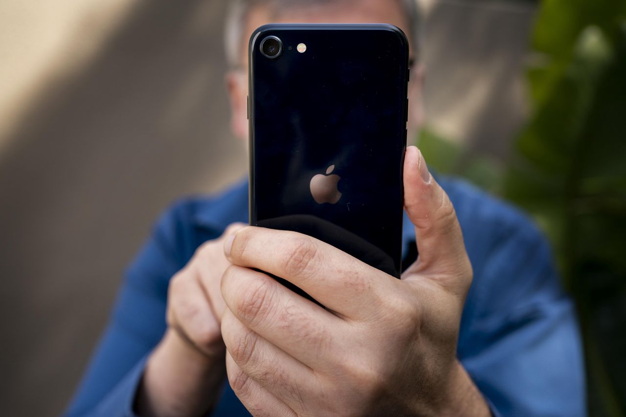 Foxconn szuka pracowników do produkcji iPhone'a 14. Obiecuje bonus