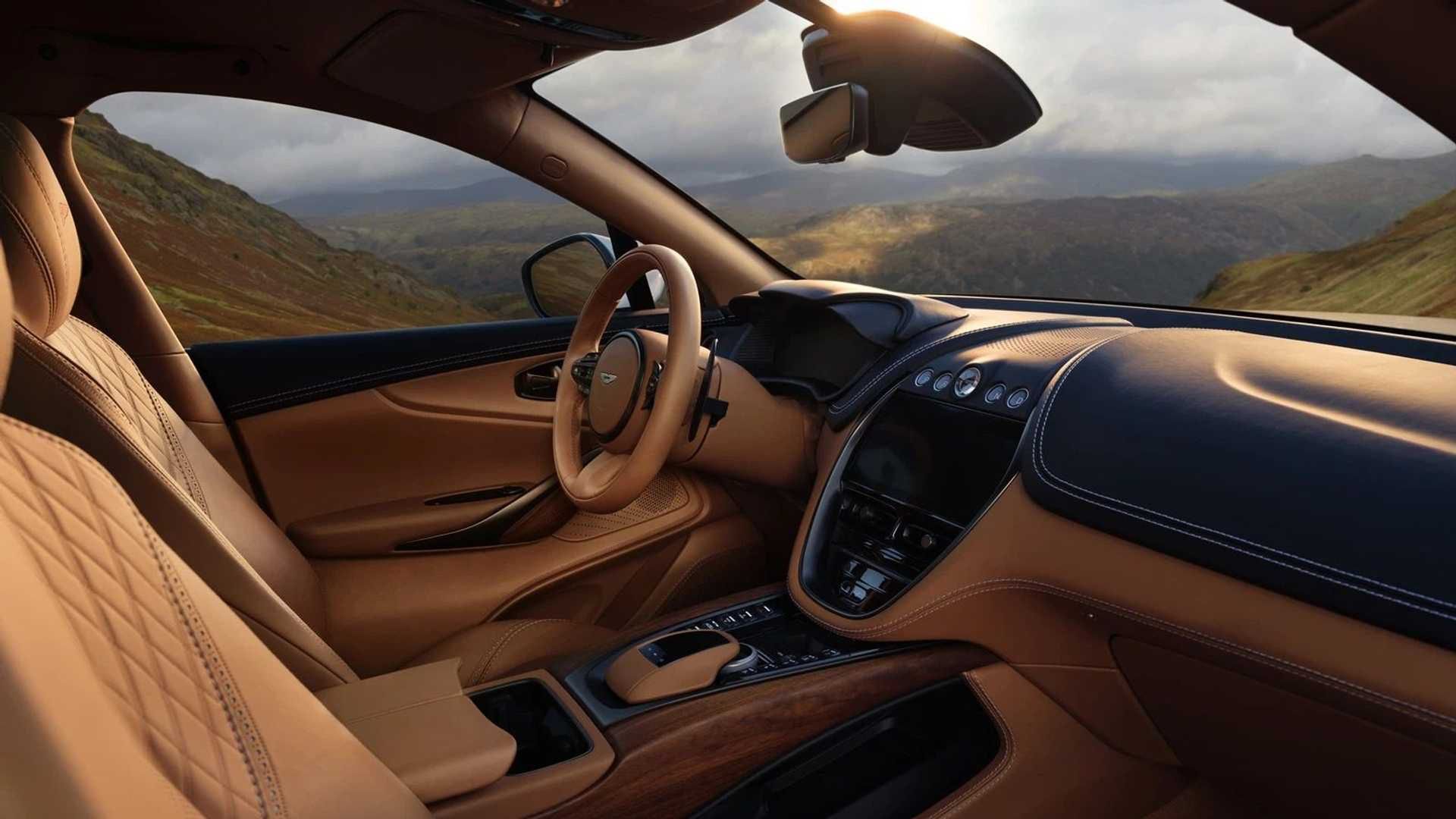 Aston Martin DBX Straight Six (2022)