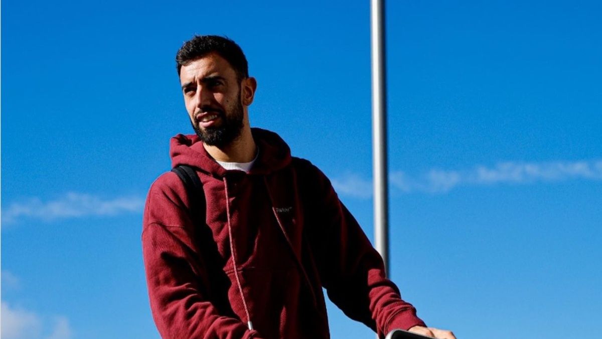 Bruno Fernandes w czasie podróży na mecz