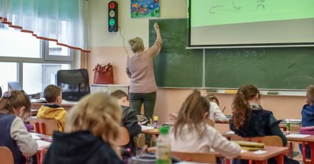 Nauczyciele masowo przejdą na emeryturę? "Wstrzymują się z decyzją"