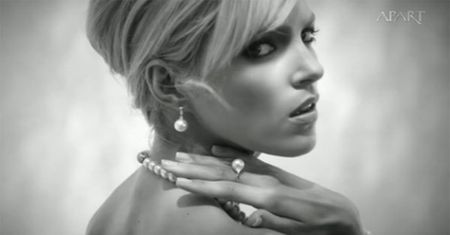 Anja Rubik w reklamie biżuterii!