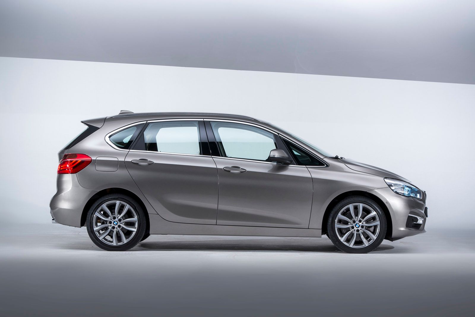 BMW przedstawiło 290 zdjęć z serią 2 Active Tourer [galeria] 72