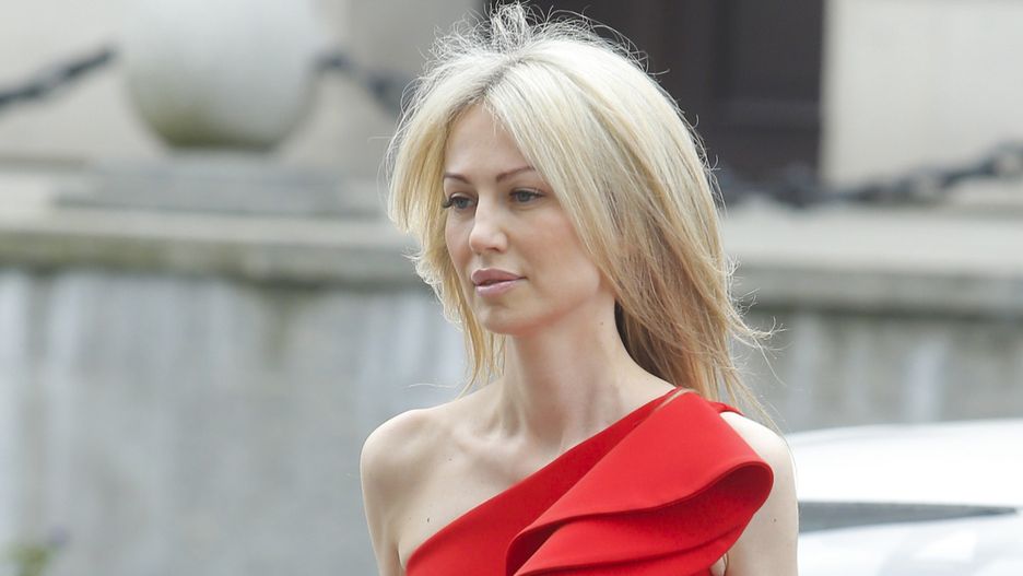 scena z: Magdalena Ogórek, SK:, , fot. AKPAczerwiec 2022, sukienka, sukienka czerwona, fryzura damska, sukienka na lato, sukienka mini, Magdalena Ogórek