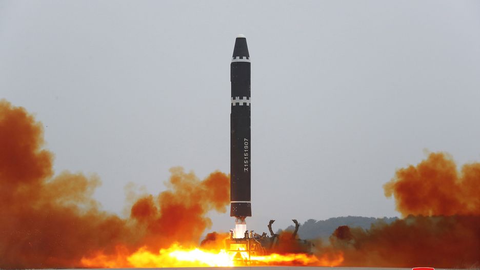 Start międzykontynentalnej rakiety balistycznej Hwasong-15 