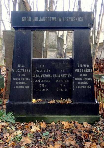 Symboliczny grób Stefanii Wilczyńskiej na cmentarzu żydowskim w Warszawie 