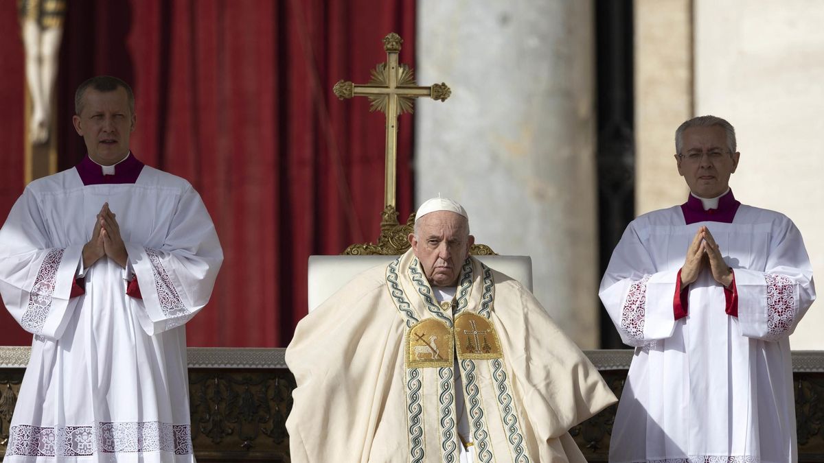 Pope Francis dies at the age of 88
epa12044000 epa12043985 (FILE) Pope Francis celebrates a canonization Mass of St. Artemide Zatti and St. Giovanni Battista Scalabrini in Saint Peter's square at the Vatican City, 09 October 2022 ?(reissued 21 April 2025). Pope Francis died on 21 April 2025 at the age of 88, according to the Holy See. Born Jorge Mario Bergoglio in Buenos Aires, Argentina on 17 December 1936, was appointed leader of the Catholic Church on 13 March 2013 succeeding pontiff Emeritus Benedict XVI.  EPA/MASSIMO PERCOSSI 
Dostawca: PAP/EPA.
MASSIMO PERCOSSI
pope, pope francis, obit, obituary, church, catholic church, roman catholic, belief, religion, christianity
