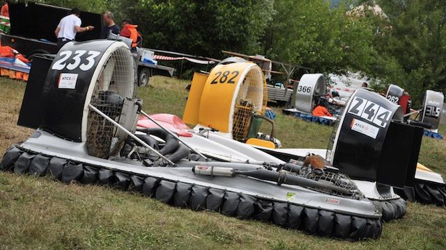 Stracił głowę podczas testowania domowej roboty poduszkowca